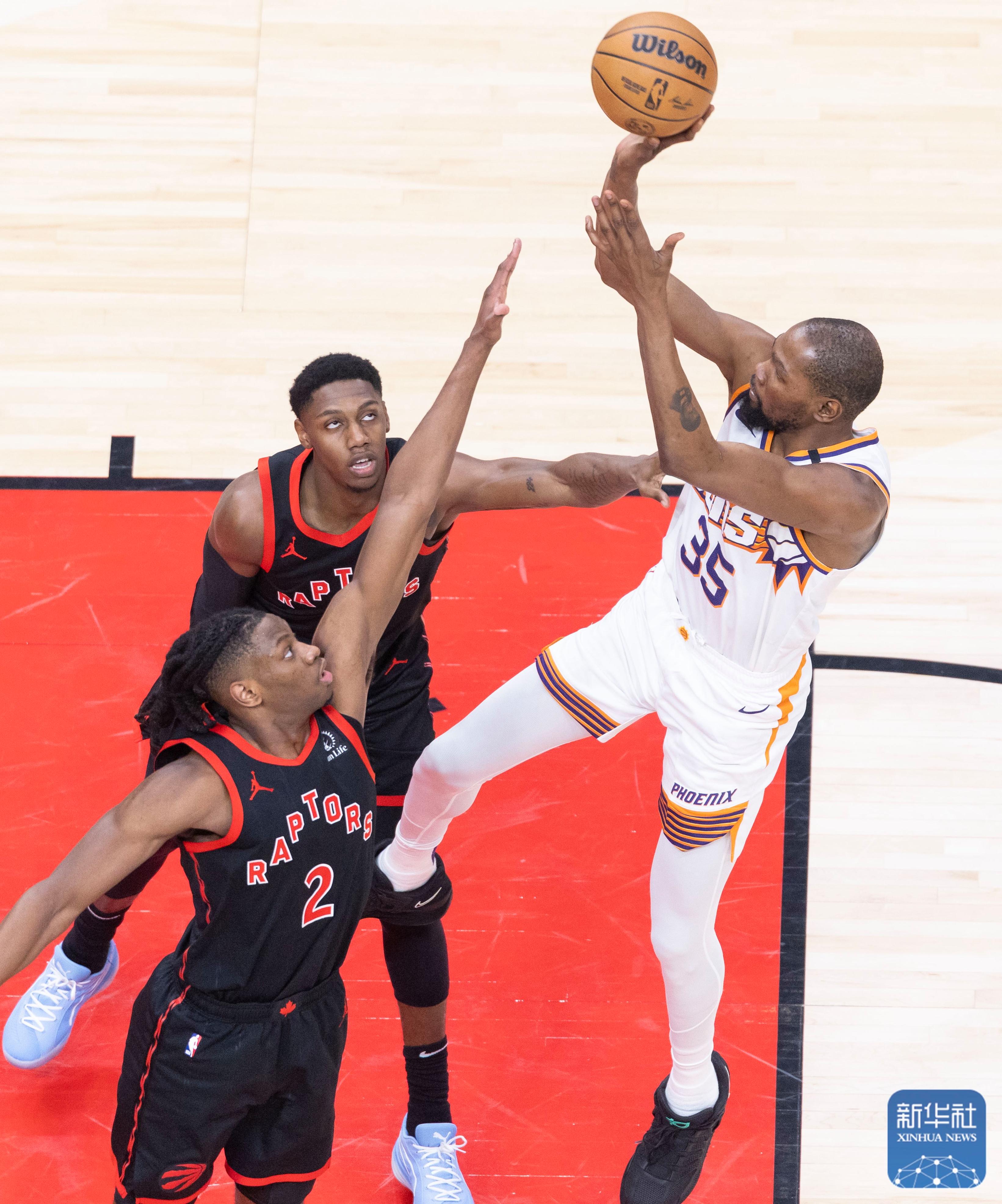 猛龙队率先赢得NBA总决赛胜利